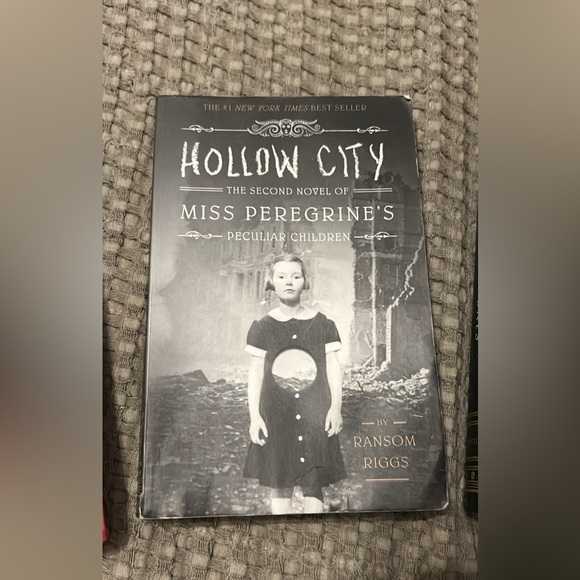Miss Peregrines Peculiar children Book set - Picture 3 of 6